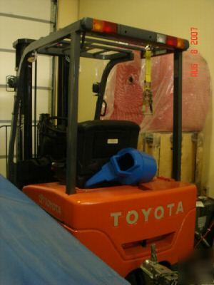 Toyota 3-wheel ac electric 7 series forklift