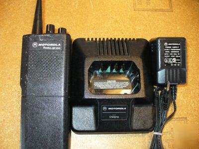 Motorola radius GP300 uhf (438-470MHZ) 4 watt