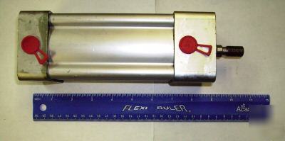 New rexroth air cylinder 2.5 inch bore x 4 inch stroke 