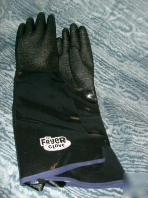 New the fryer glove size medium