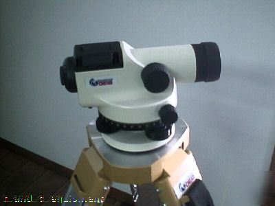 New automatic lazer level w/ stand and case no res 