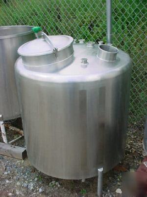 Sanitary stainless steel tank , 150 gallon , 567 liters