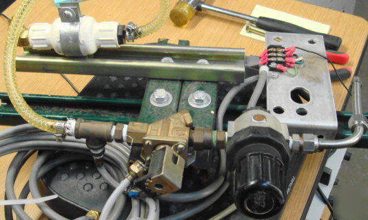 Solenoid valve pressure regulator assembly