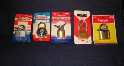 Locksmith: 4 keyed padlocks, 1 combination lock