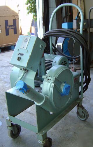 Foremost vacuum conveying pump