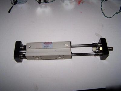 Compact air products pheumatic air cylinder actuator