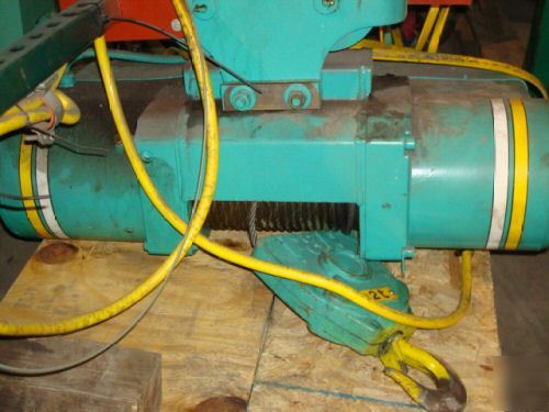 P & h 2 ton hoist 16' lift 14 fpm