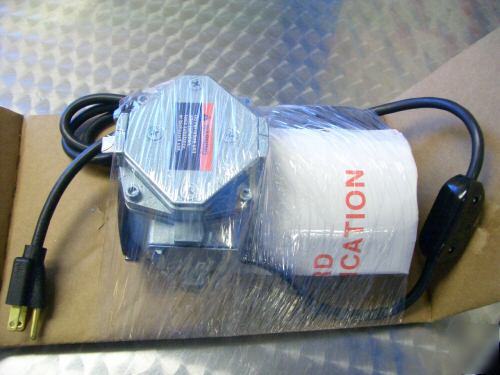 New gast vacuum pump moa-V113-ae brand in box 