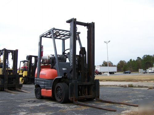 Toyota 4,000 lb cushion tire forklift truck lp gas