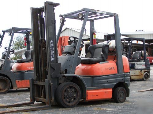 Toyota 4,000 lb cushion tire forklift truck lp gas