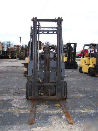 Toyota 4,000 lb cushion tire forklift truck lp gas