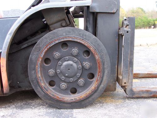 Toyota 4,000 lb cushion tire forklift truck lp gas