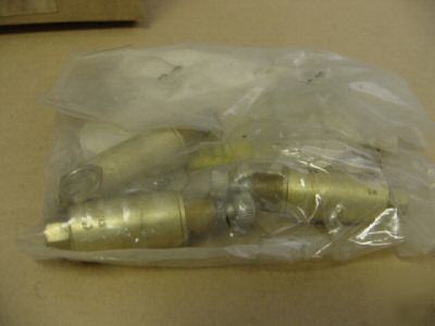 New clippard 0101-00283 air regulator 0-100 psi qty 3 >