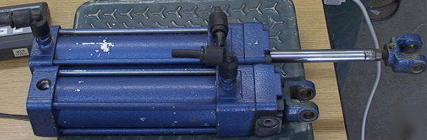 Pair of tie-rod air-cylinders 5