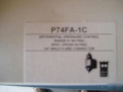 Lot of 2 johnson controls P774FA-1C diff. pres cont