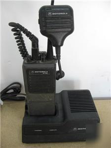 Motorola MT1000 8CH uhf radio & charger,lapel mic 