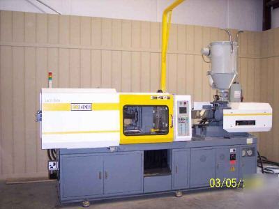 Launch 110 ton injection molding machine 