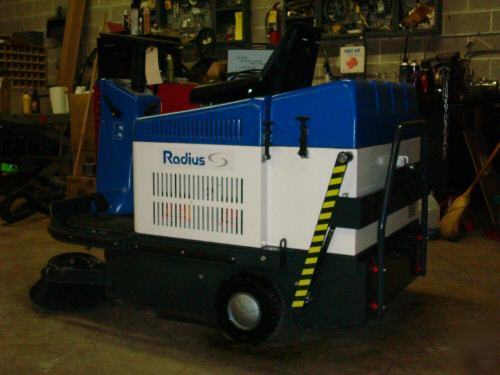 Sweeper windsor radius RRB47 ride-on auto floor sweeper