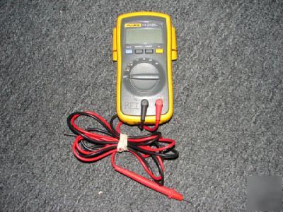 Fluke 110 true rms multimeter