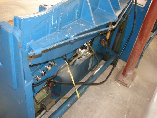 Diacro houdaille hydraulic power sheet metal shear