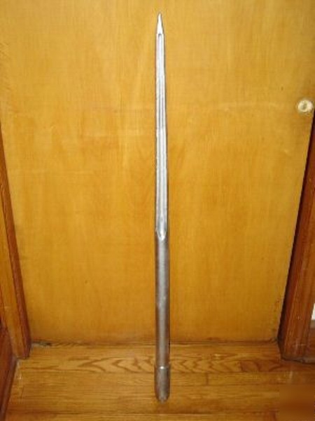 Heavy duty hay spear for tractors/hay bales