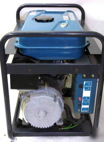 Makita G6100R portable generator excellent condition 