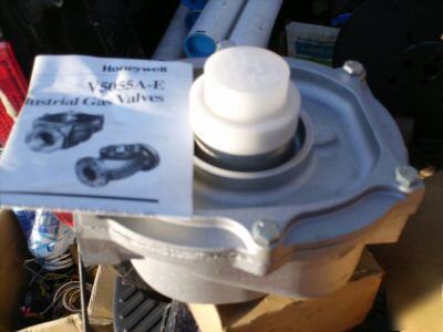 New honeywell gas valve 2'' V5055B1069 oper.press 5PSI
