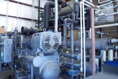 Fes 200HP screw compressor mod# 120-v R22 refridge