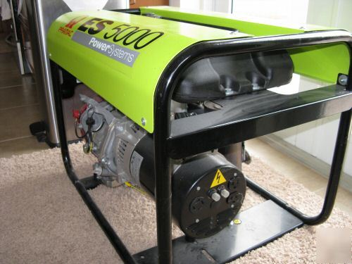 New honda generator portable - sells for $1,300 brand 