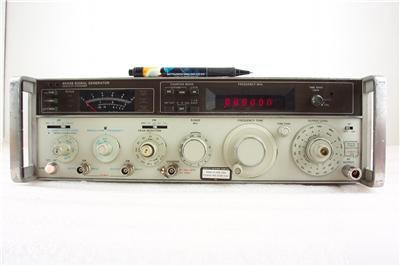 Hewlett packard hp 8640B signal generator opt 003