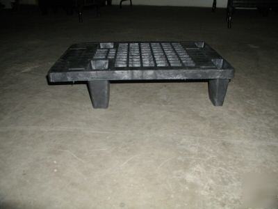 Plastic pallets stackable