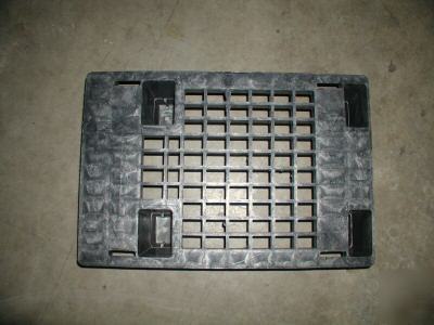 Plastic pallets stackable