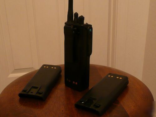 Motorola HT1000 vhf 136-174 mhz ht-1000 + 3 batteries