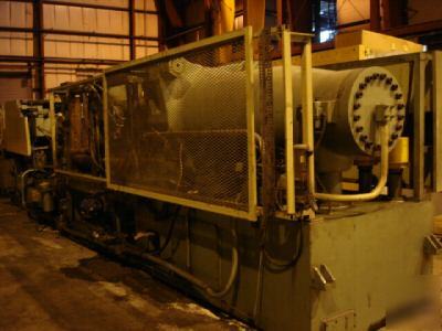 605 ton, 67 oz. goldstar injection molding machine '89