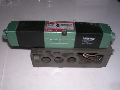 New numatics 5/3 solenoid valve 24VDC 082SS615M000061 