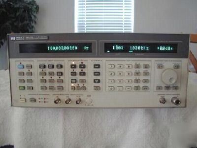 Hp - agilent 8643A synthesized signal generator w/opts 