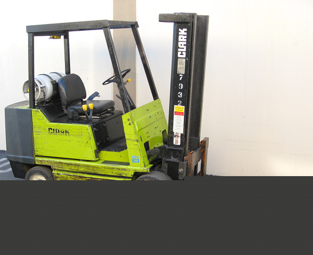 Clark 6000 lb capacity propane forklift GCS30MB